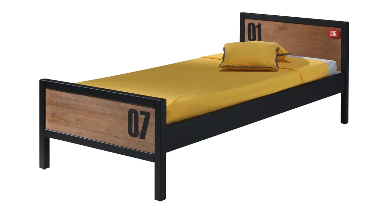Bed Daan met nachtkast