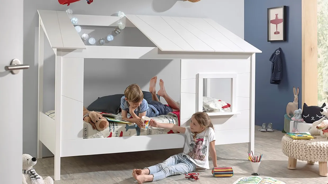Bed HuisBed inclusief voorpaneel en half dak