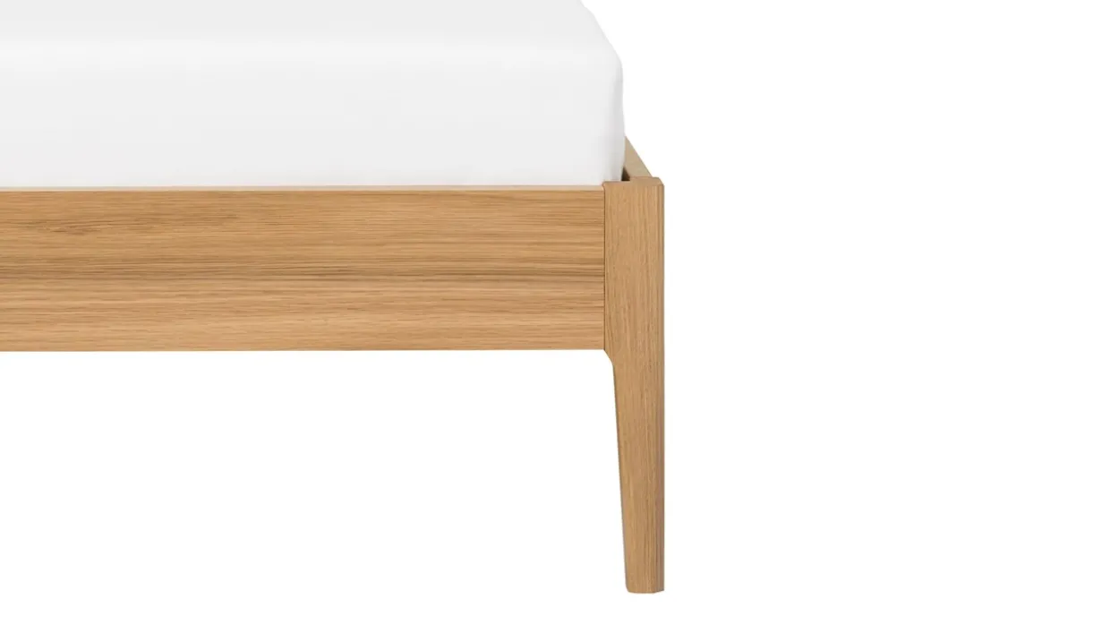 Bed Sky met hoofdbord en poten hout